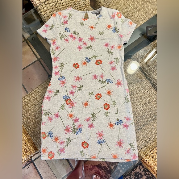 EUC French Connection Size L/10 grey floral t-shirt dress - Picture 1 of 3